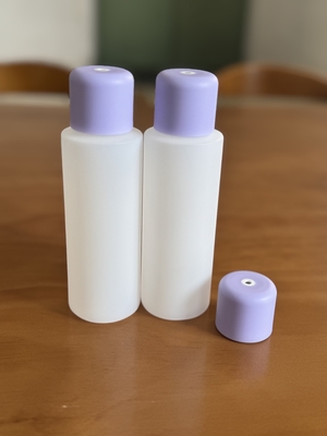 PE Custom Skincare Bottles 250ml - 500ml Custom Cosmetic Bottle With 40mm Diameter High Center Dispensing Cap