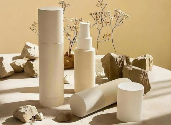 Un buon prezzo. Customized Plastic Bottles 60ml /80ml/100ml PE Bottle With Spray in linea