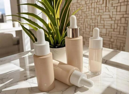 Un buon prezzo. Customized Plastic Bottles 20/30/50ml PET Bottle With Dropper in linea